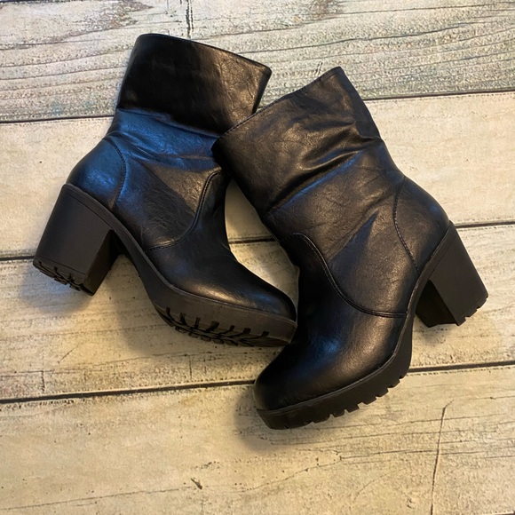 Forever Amazon black chunky platform booties boots. 7.5 - Picture 2 of 12